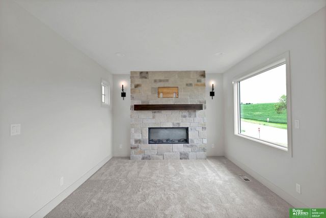 10908 S 98 Avenue Circle, Papillion, NE 68046