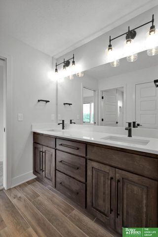 10908 S 98 Avenue Circle, Papillion, NE 68046