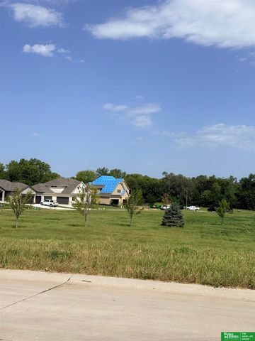 10908 S 98 Avenue Circle, Papillion, NE 68046
