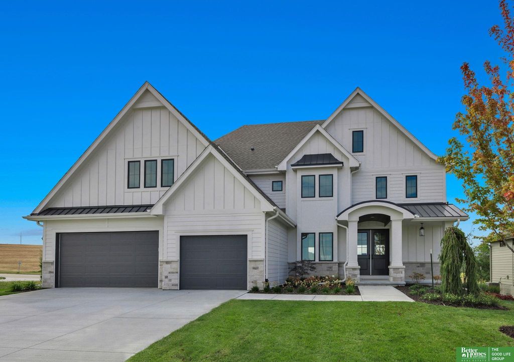 10908 S 98 Avenue Circle, Papillion, NE 68046