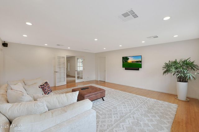 2226 E FAIRMOUNT Avenue, Phoenix, AZ 85016