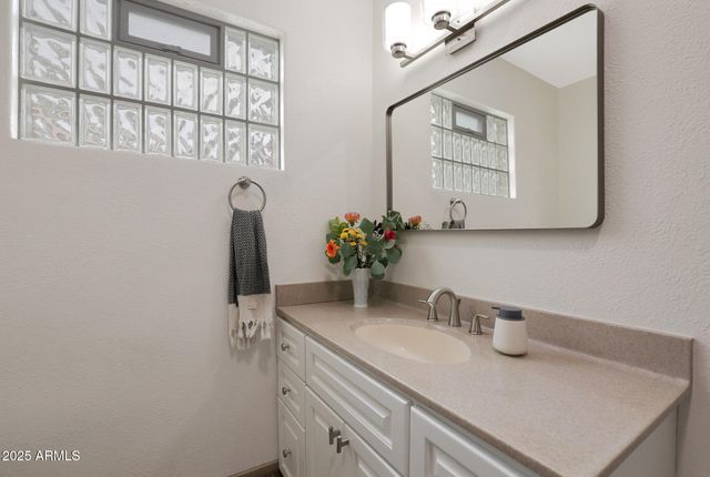 2226 E FAIRMOUNT Avenue, Phoenix, AZ 85016