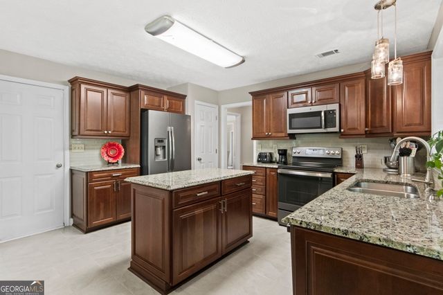 8409 Waverly Drive, Jonesboro, GA 30236