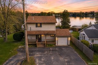 10094 Elizabeth Lake Road, White Lake Charter Township, MI 48386