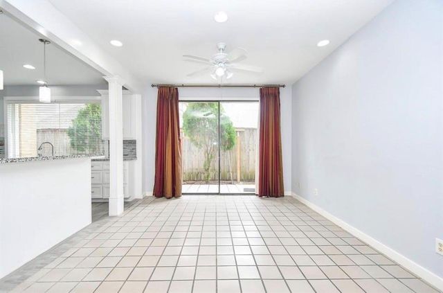 11747 Riverview Dr, Houston, TX 77077