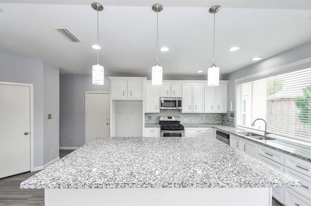 11747 Riverview Dr, Houston, TX 77077