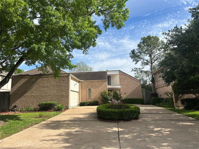 11747 Riverview Dr, Houston, TX 77077