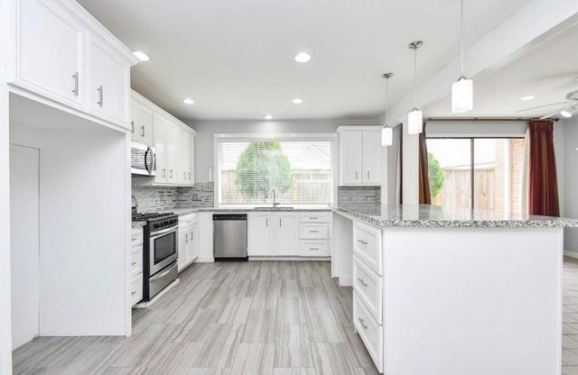 11747 Riverview Dr, Houston, TX 77077