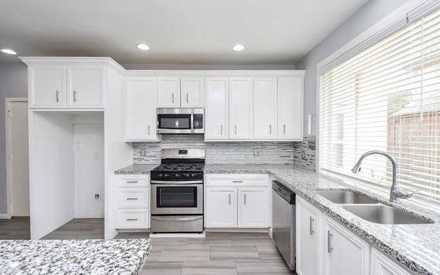 11747 Riverview Dr, Houston, TX 77077