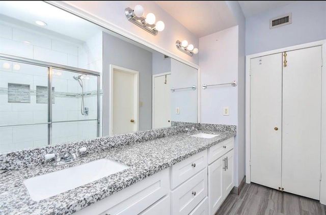 11747 Riverview Dr, Houston, TX 77077