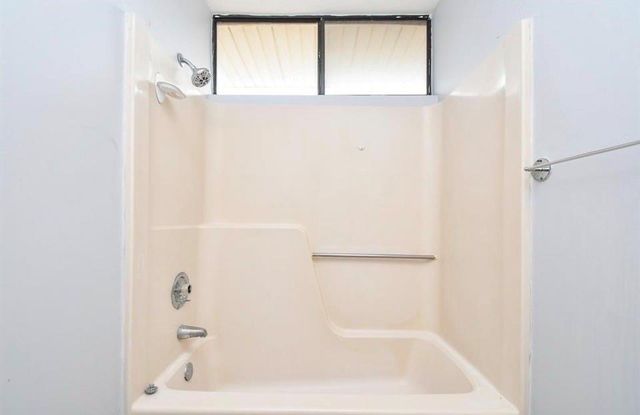 11747 Riverview Dr, Houston, TX 77077