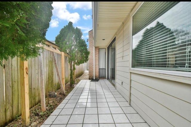 11747 Riverview Dr, Houston, TX 77077