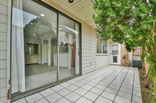 11747 Riverview Dr, Houston, TX 77077