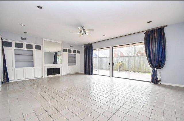 11747 Riverview Dr, Houston, TX 77077