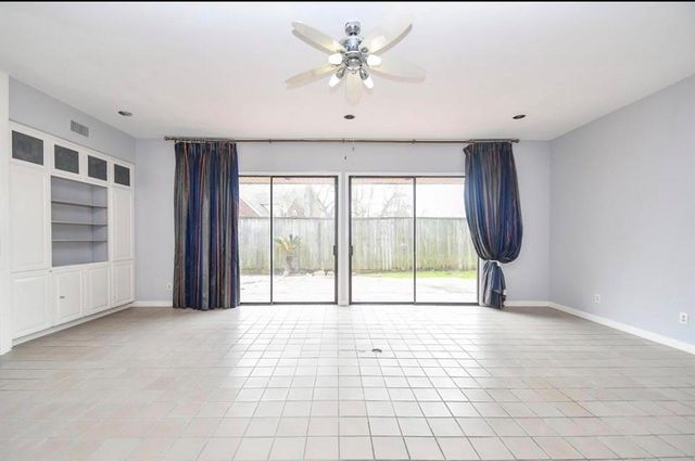 11747 Riverview Dr, Houston, TX 77077