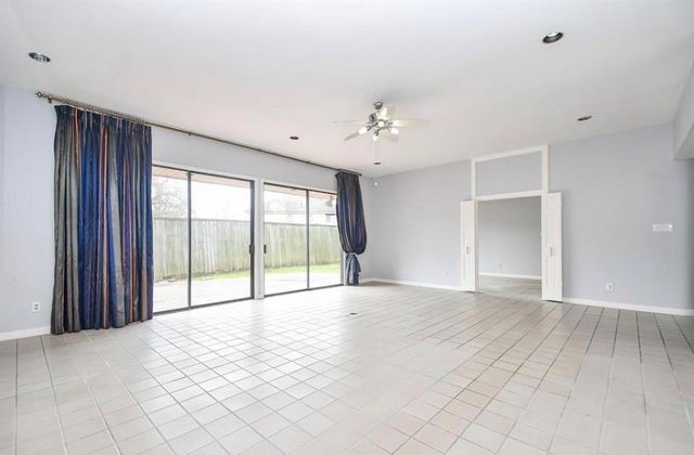 11747 Riverview Dr, Houston, TX 77077