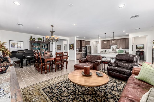 1184 W SILVER CREEK Lane, San Tan Valley, AZ 85140