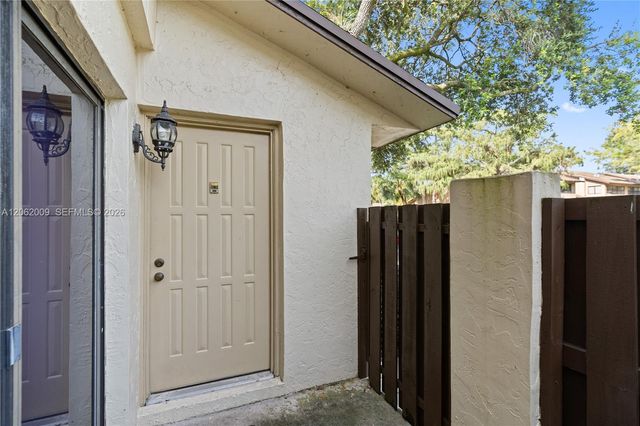 7640 NW 79th Ave L6, Tamarac, FL 33321