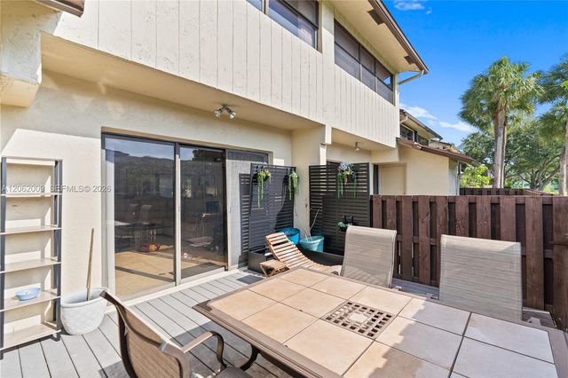 7640 NW 79th Ave L6, Tamarac, FL 33321