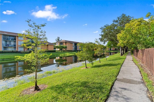 7640 NW 79th Ave L6, Tamarac, FL 33321