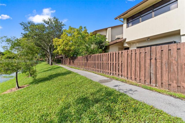 7640 NW 79th Ave L6, Tamarac, FL 33321