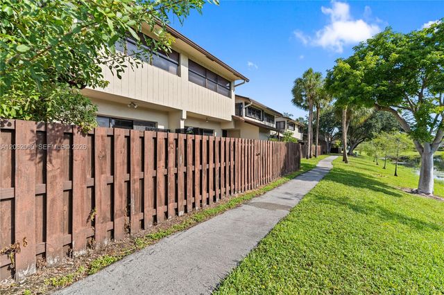 7640 NW 79th Ave L6, Tamarac, FL 33321