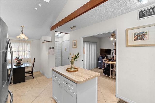 7640 NW 79th Ave L6, Tamarac, FL 33321