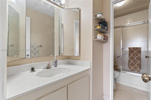 7640 NW 79th Ave L6, Tamarac, FL 33321