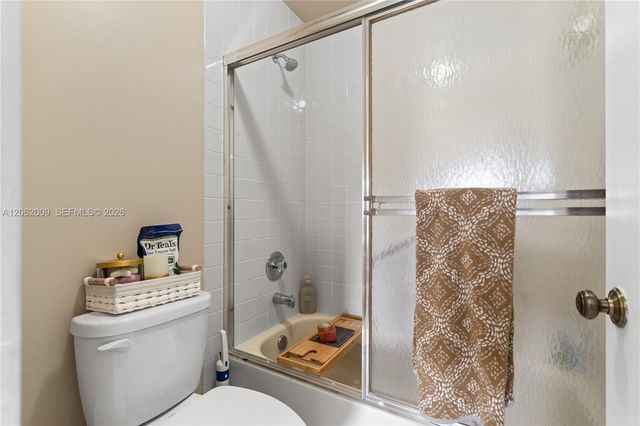 7640 NW 79th Ave L6, Tamarac, FL 33321