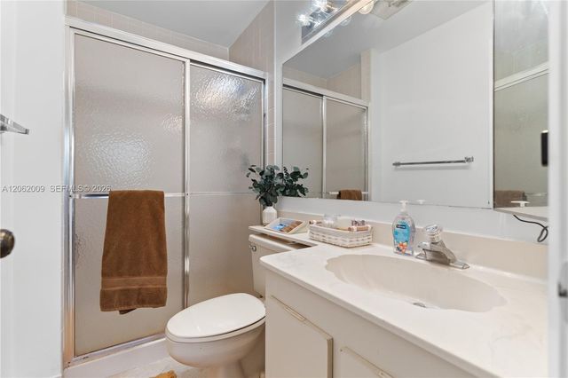 7640 NW 79th Ave L6, Tamarac, FL 33321