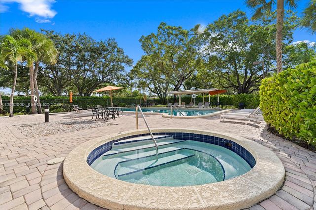 7640 NW 79th Ave L6, Tamarac, FL 33321