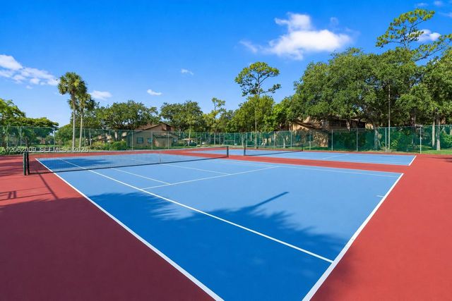7640 NW 79th Ave L6, Tamarac, FL 33321