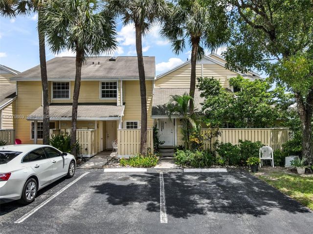 2071 Champions Way, North Lauderdale, FL 33068