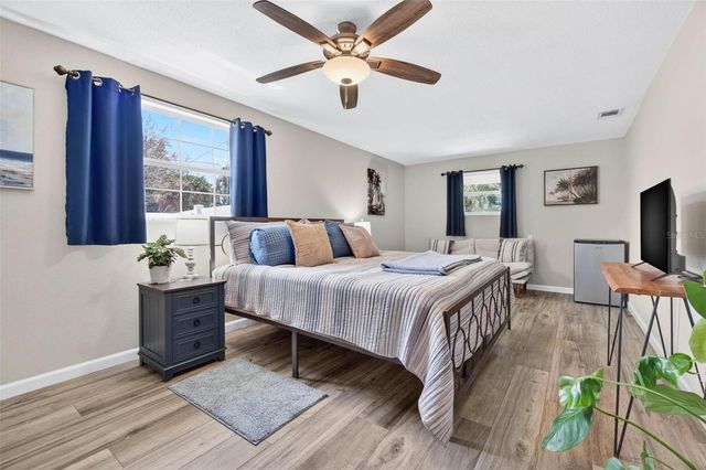 5900 BAYOU GRANDE BOULEVARD NE, St Petersburg, FL 33703