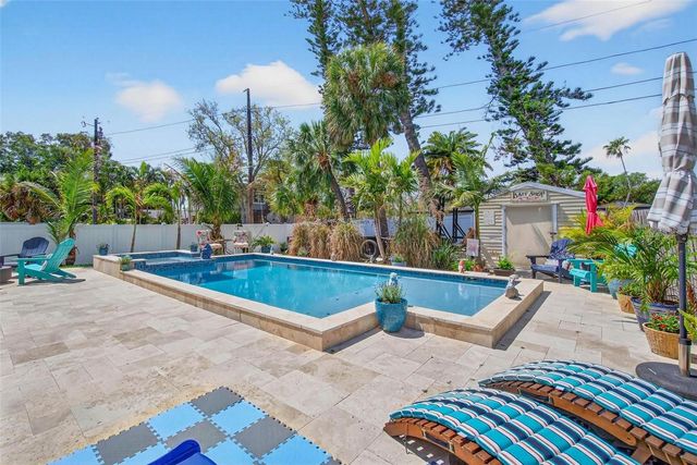 5900 BAYOU GRANDE BOULEVARD NE, St Petersburg, FL 33703