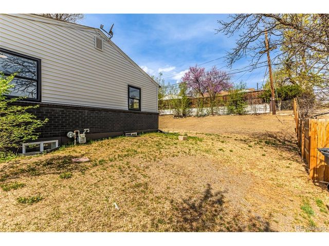 2731 Roosevelt Ave, Thornton, CO 80229