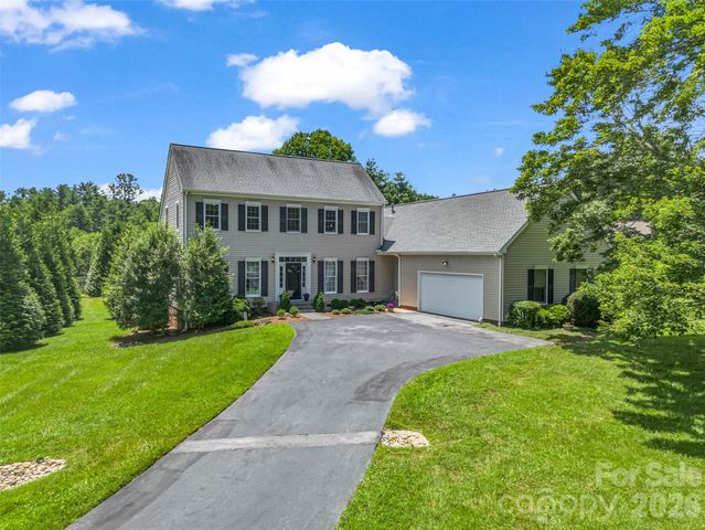 207 Sugar Hollow Road, Hendersonville, NC 28739