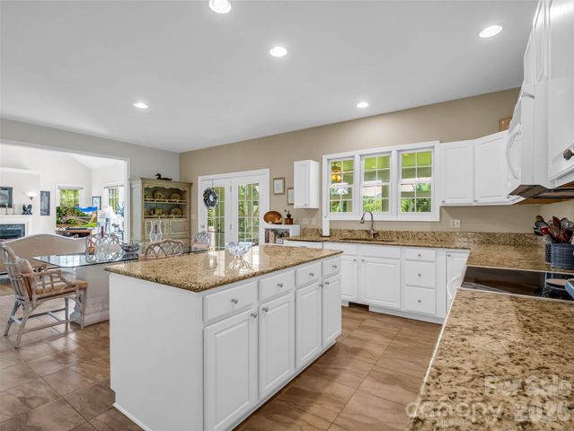 207 Sugar Hollow Road, Hendersonville, NC 28739