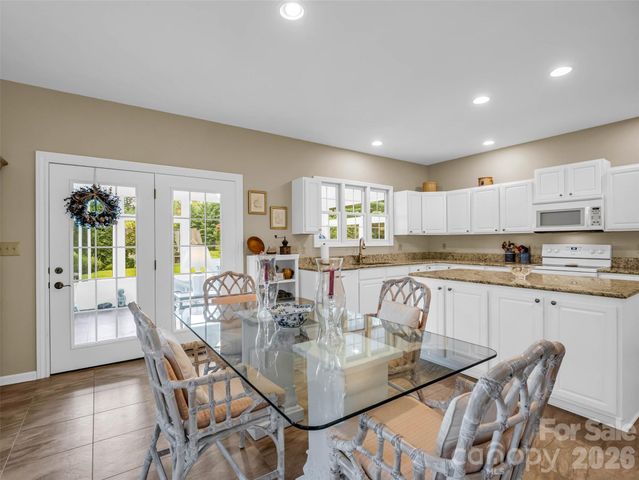 207 Sugar Hollow Road, Hendersonville, NC 28739