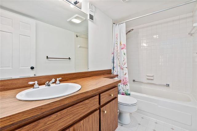 5600 Munhall Rd. 203, Squirrel Hill, PA 15217