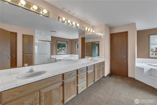 4452 185th Avenue E, Lake Tapps, WA 98391