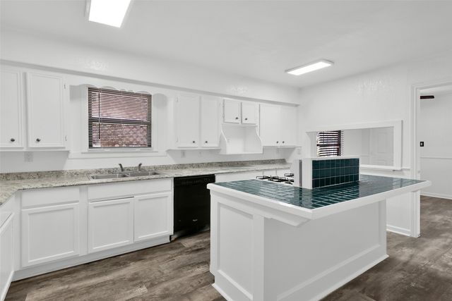 1025 S Maurice Avenue, Denison, TX 75020