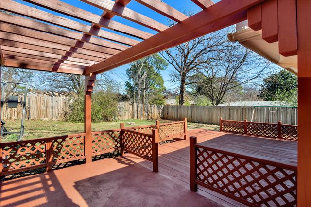 1025 S Maurice Avenue, Denison, TX 75020