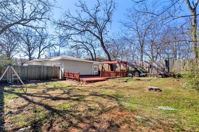 1025 S Maurice Avenue, Denison, TX 75020
