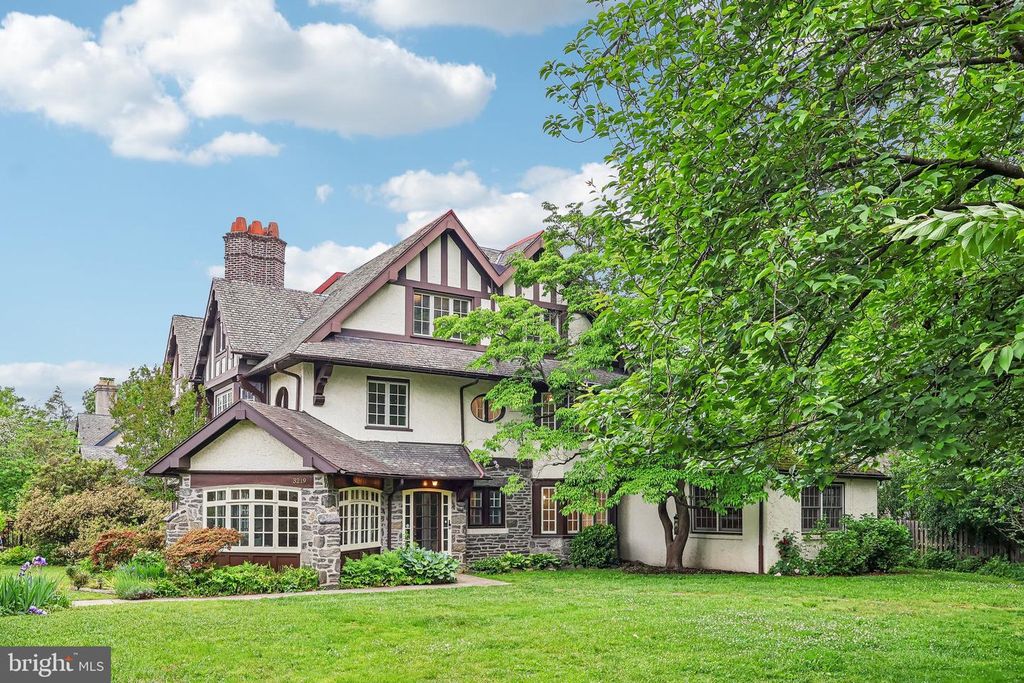 3219 W PENN ST, Philadelphia, PA 19129