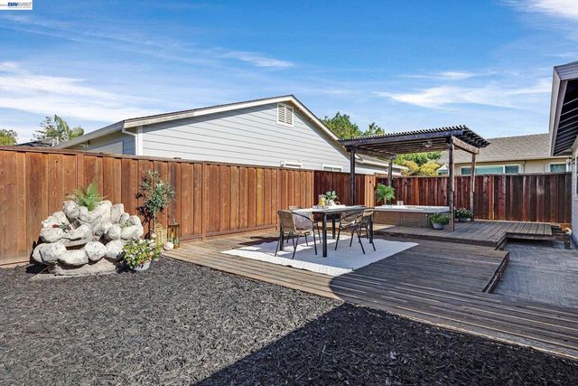 1815 1815 Pine St, Livermore, CA 94551