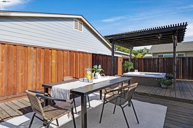 1815 1815 Pine St, Livermore, CA 94551