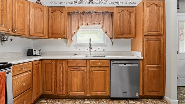 5007 Ann Lee Drive, Cross Lanes, WV 25313