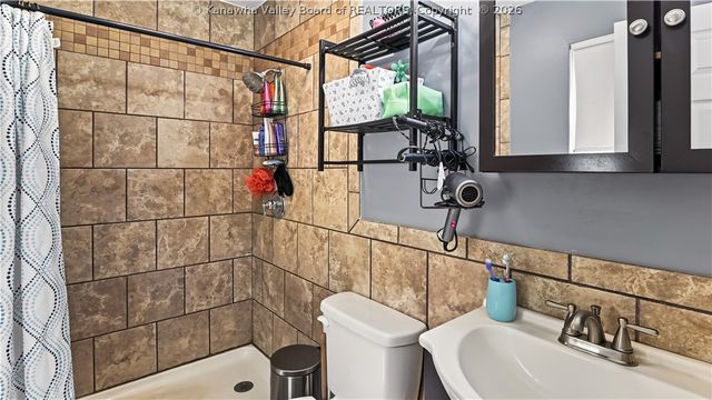 5007 Ann Lee Drive, Cross Lanes, WV 25313