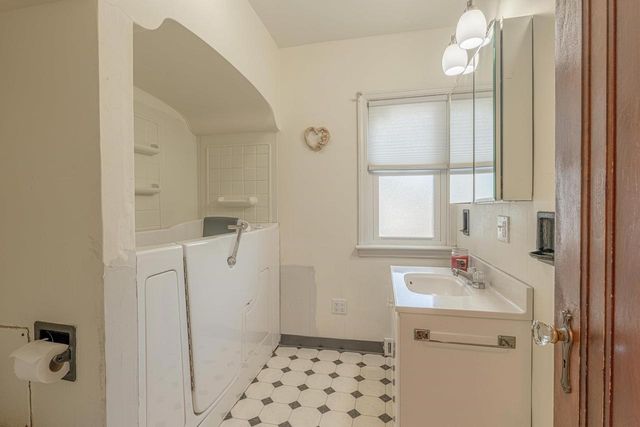 2113 11th Avenue, Monroe, WI 53566